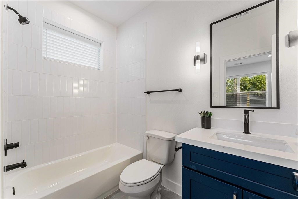 2524 Live Oak Street, Houston, TX 77004 Full bath