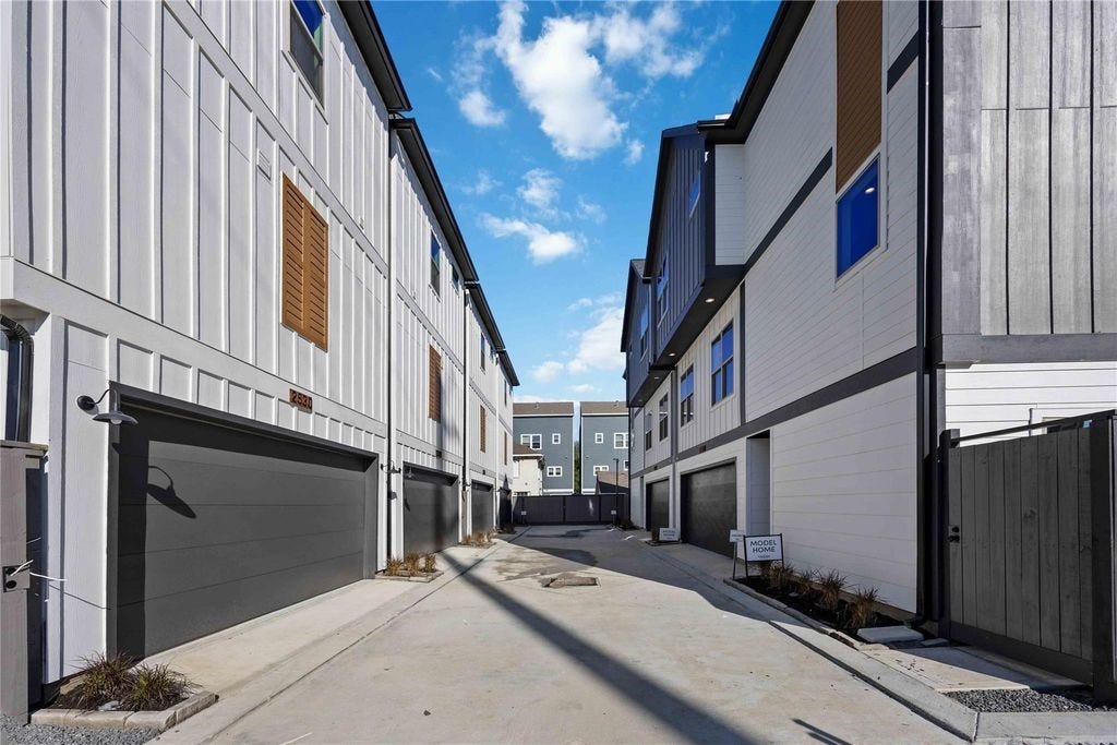 2524 Live Oak Street, Houston, TX 77004 2524 Live Oak Street, Houston, TX 77004