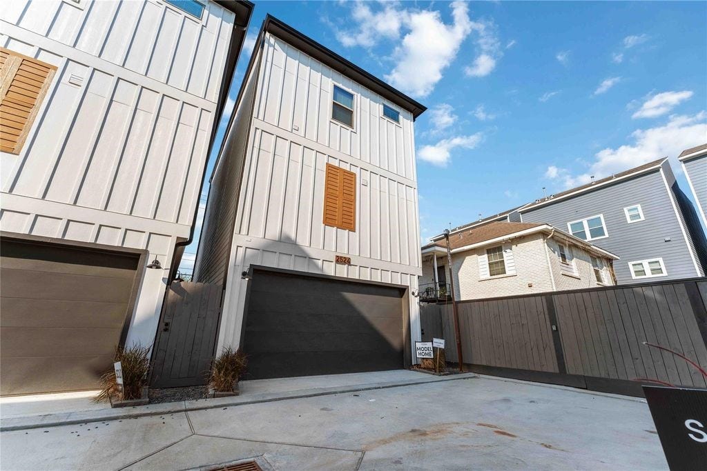 2524 Live Oak Street, Houston, TX 77004 Back view