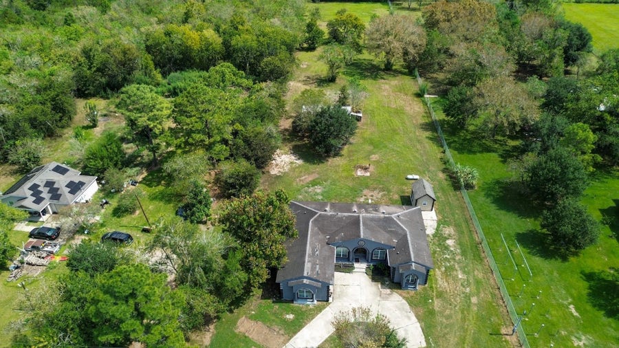 Property photo for 6811 Clara Lane, Rosharon, TX
