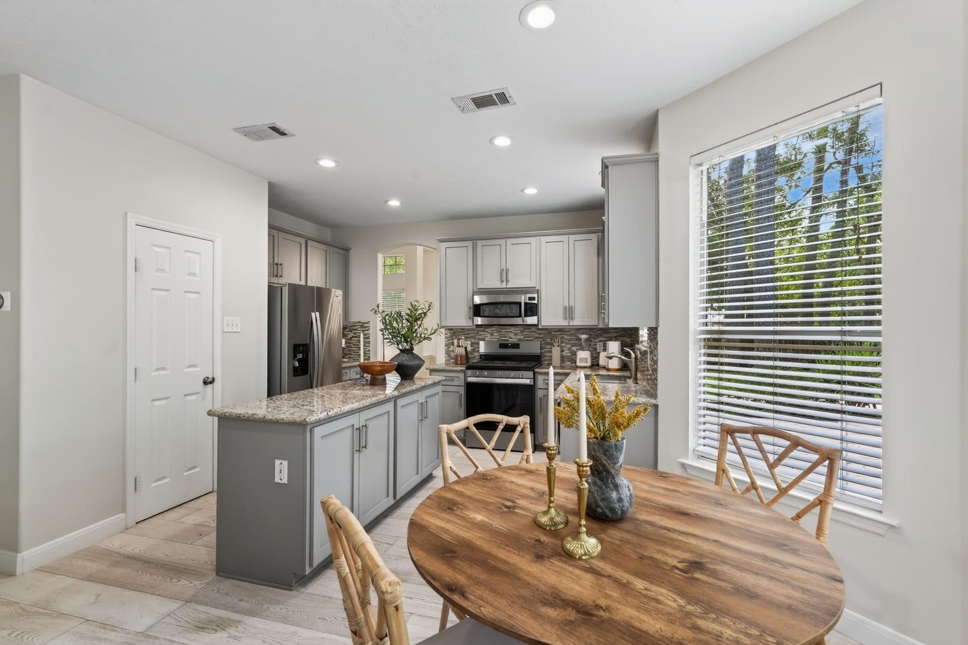 71 N Willow Point Circle, The Woodlands, TX 77382 71 N Willow Point Circle, The Woodlands, TX 77382