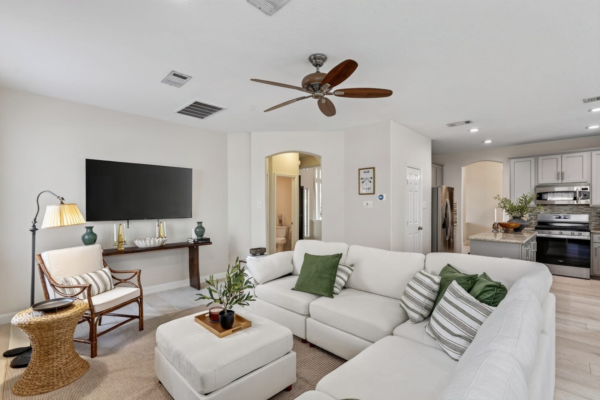 71 N Willow Point Circle, The Woodlands, TX 77382 71 N Willow Point Circle, The Woodlands, TX 77382
