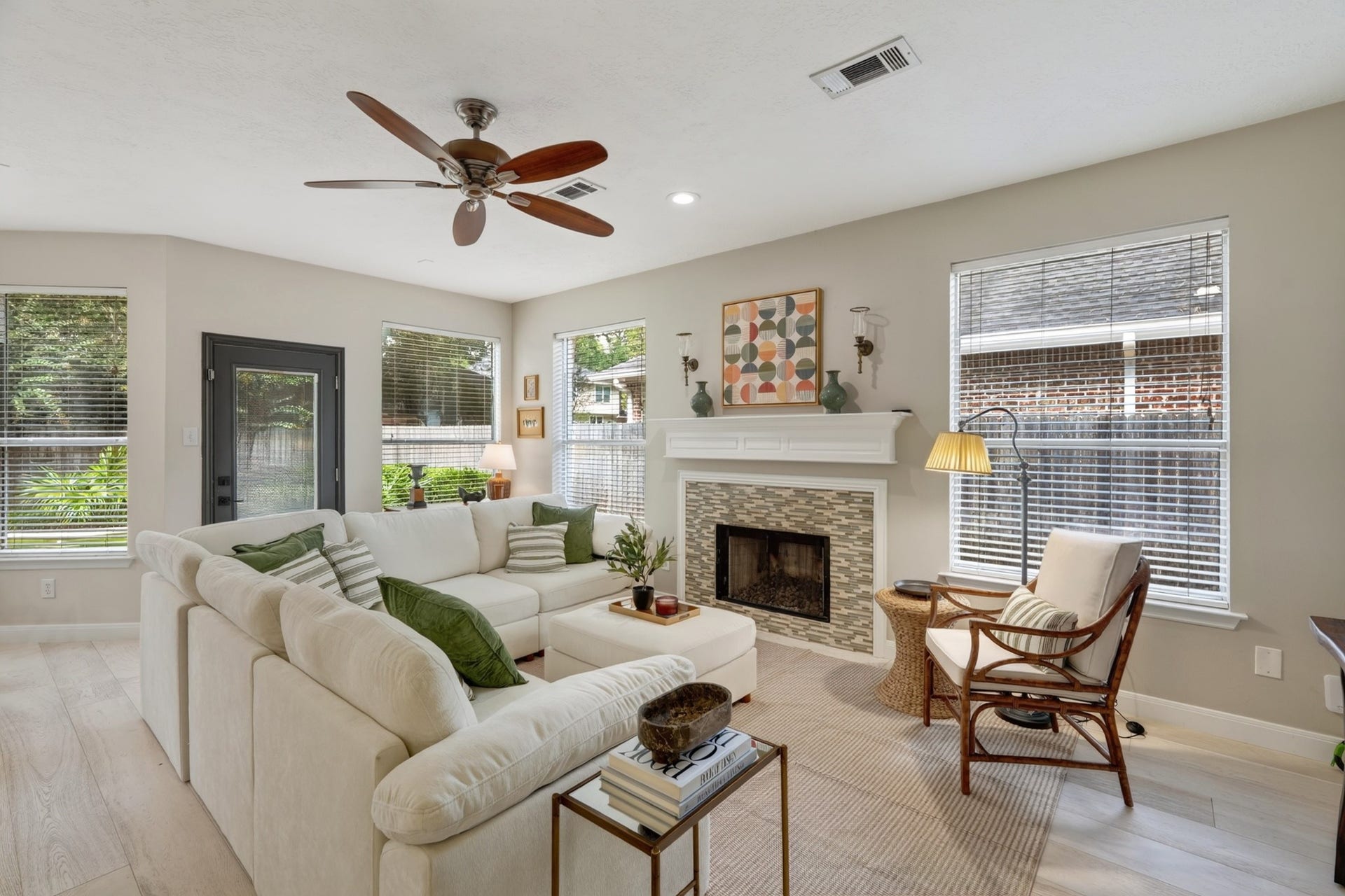 71 N Willow Point Circle, The Woodlands, TX 77382 71 N Willow Point Circle, The Woodlands, TX 77382