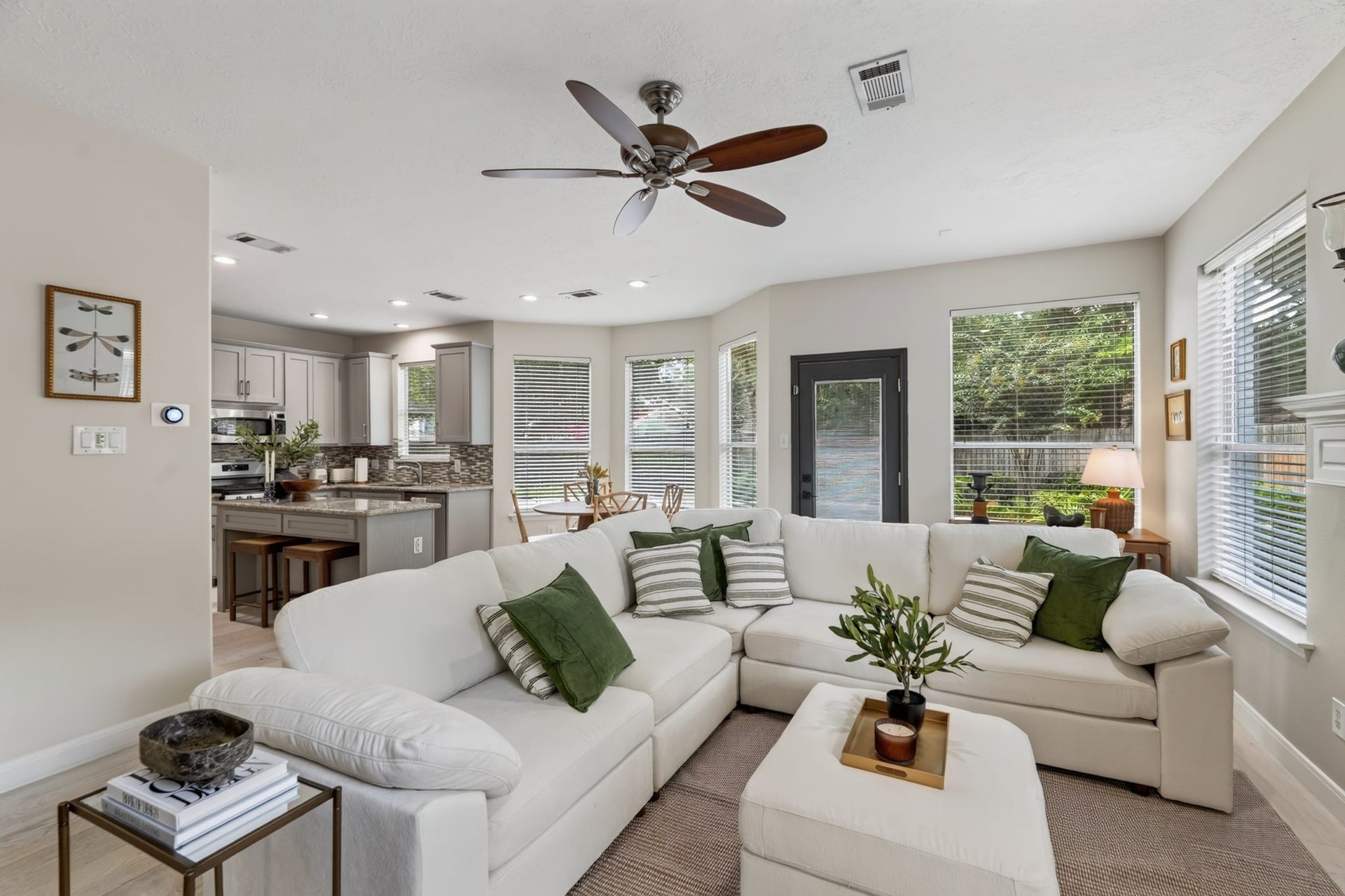 71 N Willow Point Circle, The Woodlands, TX 77382 71 N Willow Point Circle, The Woodlands, TX 77382