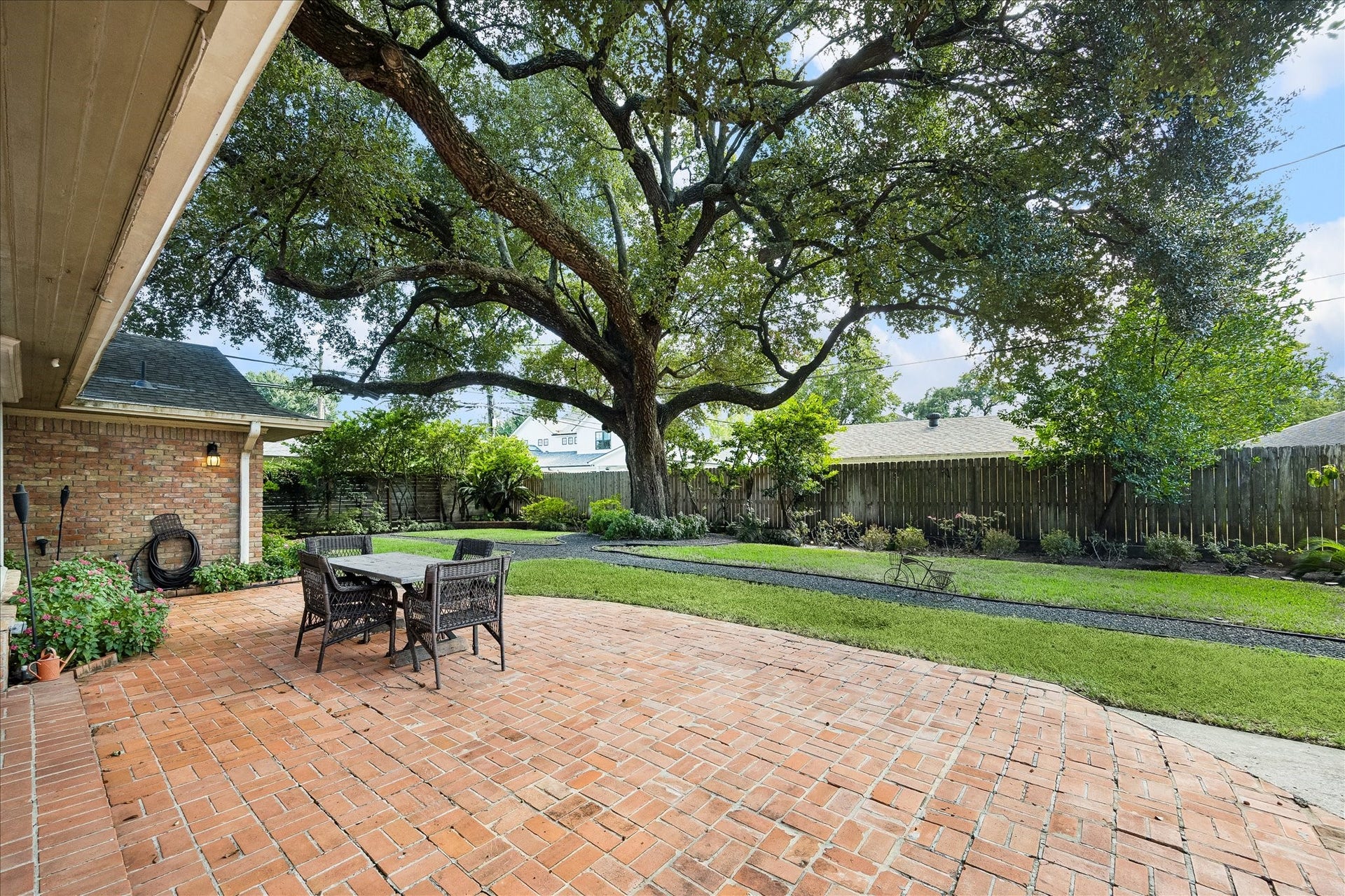 4703 Banning Drive, Houston, TX 77027 Spacious brick patio creates an inviting outdoor entertaining area w/room for dining & seating. Overlooking the beautifully landscaped backyard, a magnificent mature oak tree provides an impressive canopy of shade.