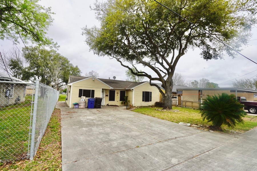 Property photo for 409 Avenue H, South Houston, TX