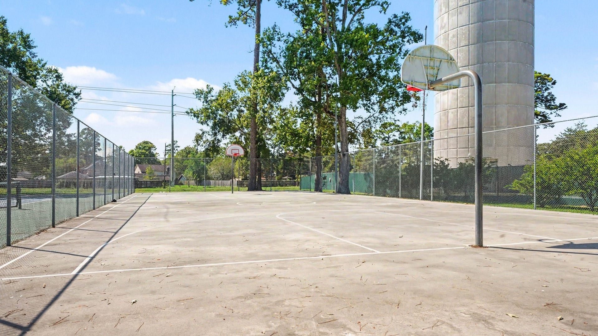 19427 Atasca Oaks Drive, Humble, TX 77346 community Basketball Court
