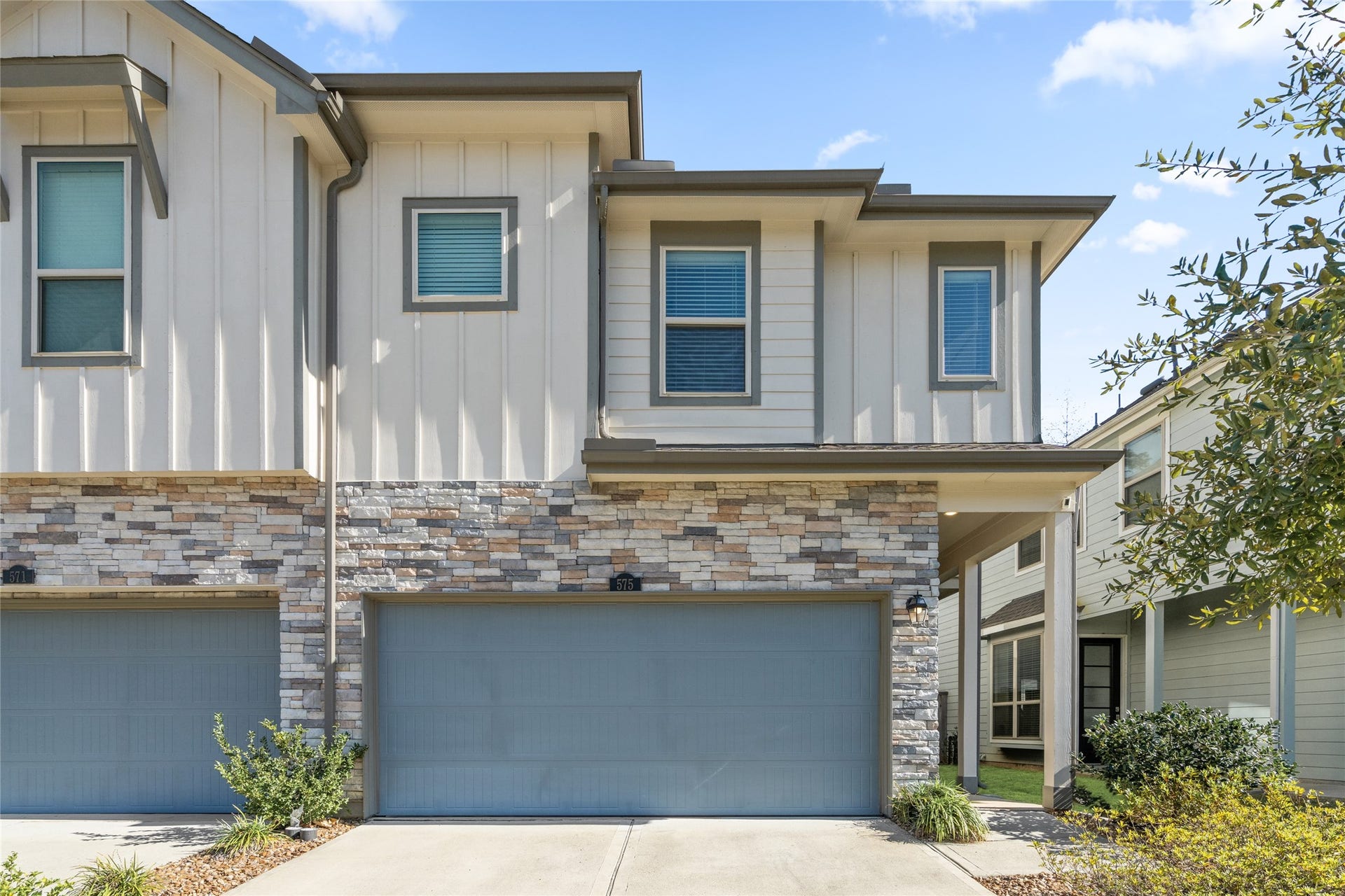 575 Dry Fork Lane, Conroe, TX 77304 Welcome to Dry Fork, located in the Master-Planned Community of Grand Central Park with no back neighbors.