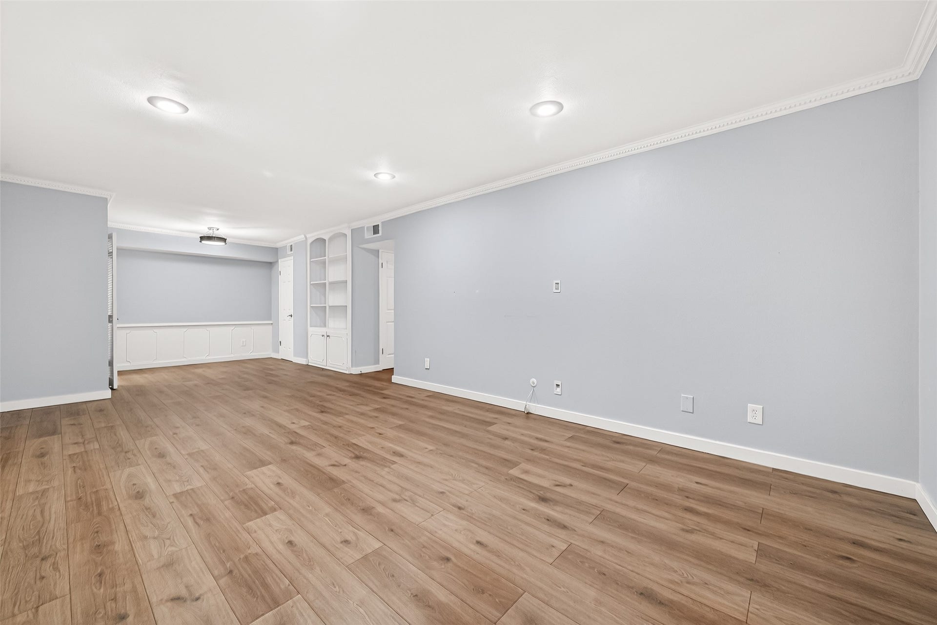 359 N Post Oak Lane, #127, Houston, TX 77024 Family Room/Dining Combo