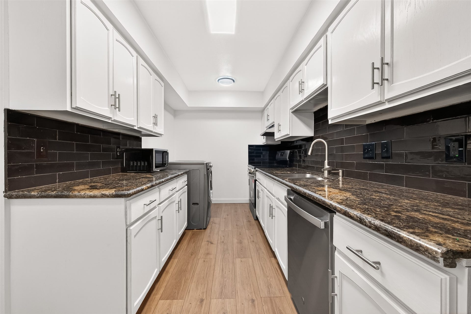 359 N Post Oak Lane, #127, Houston, TX 77024 Spacious Kitchen Just Off Dining Room Makes It Easy To Entertain