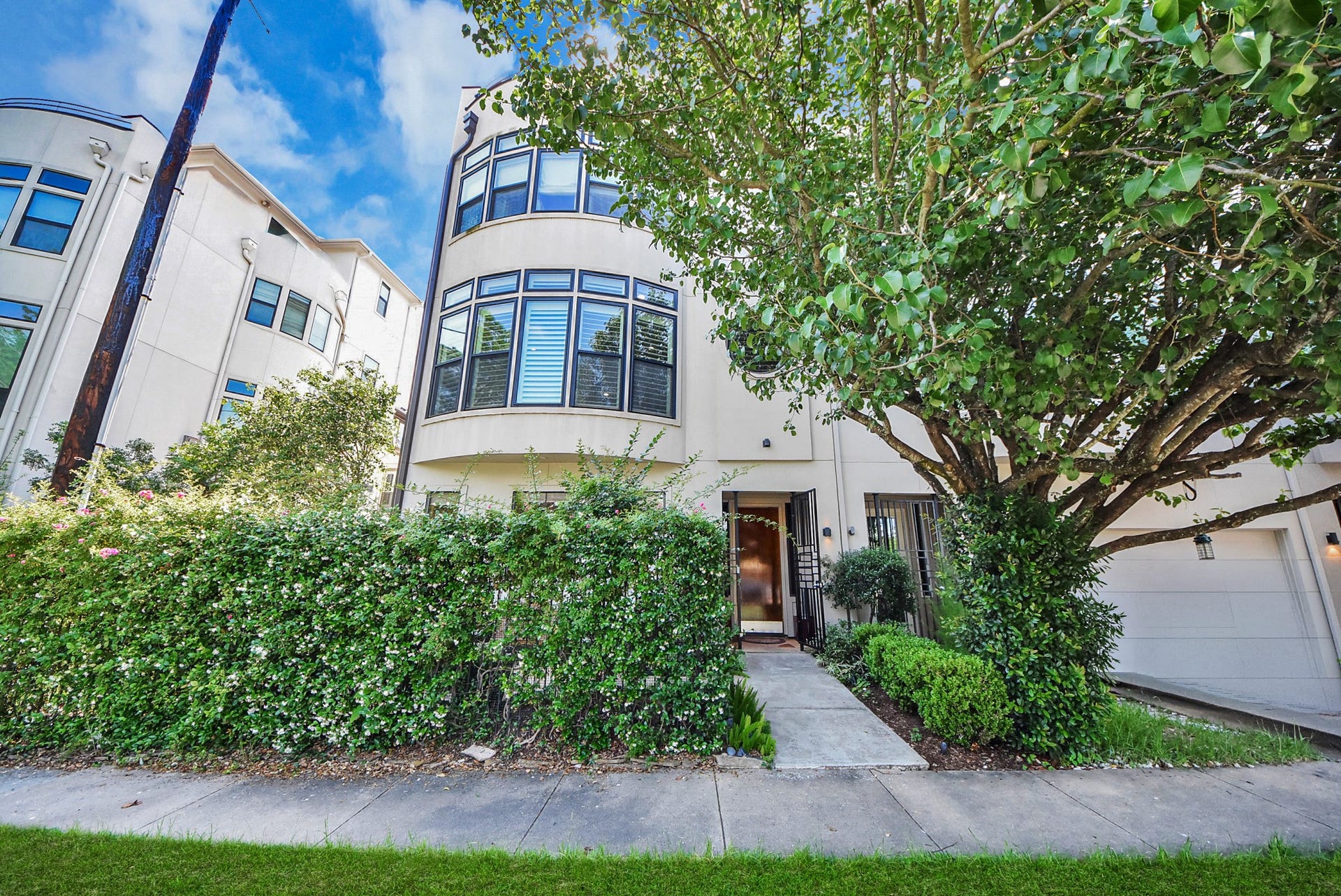 6519 Durford Street, Houston, TX 77007 Welcome to 6519 Durford