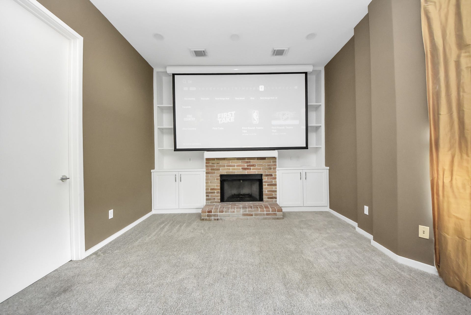 6519 Durford Street, Houston, TX 77007 Spacious primary bedroom featuring a built-in projector system that will remain with the home.