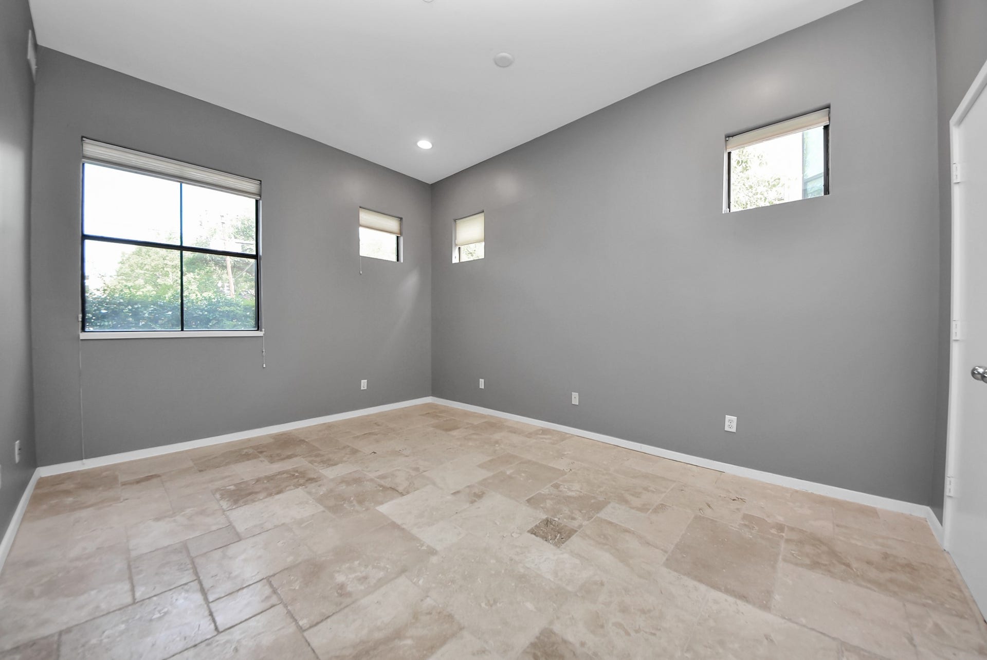 6519 Durford Street, Houston, TX 77007 Private first-floor bedroom offering comfort and flexibilityperfect for guests, a home office, or multi-generational living.