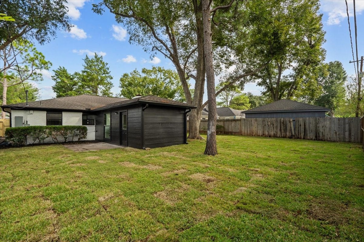 5933 Sanford Rd, Houston, TX 77096 5933 Sanford Rd, Houston, TX 77096