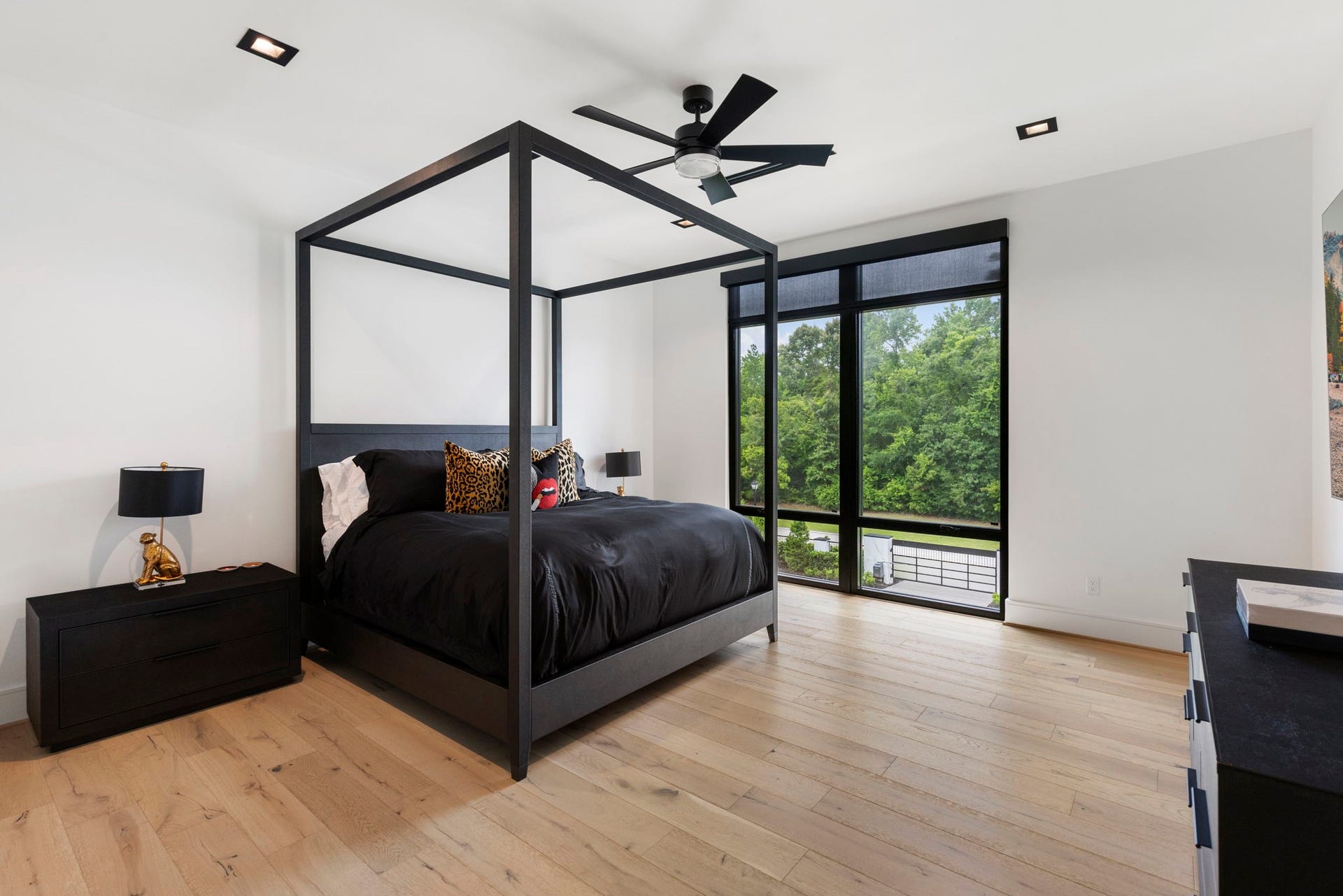 Ensuite bedroom 2 up.