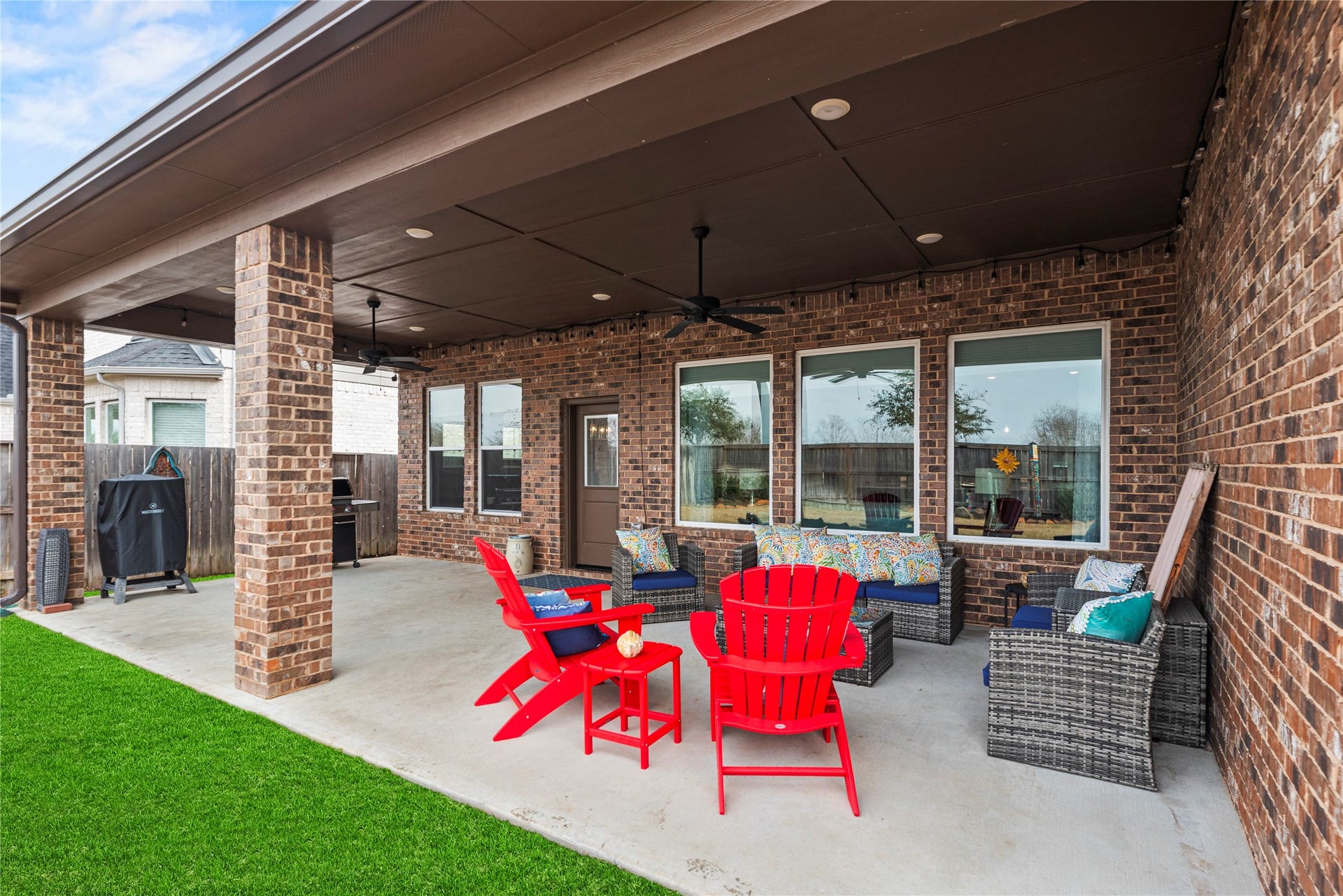3127 Swift Way, Katy, TX 77493 Spacious covered patio perfect for outdoor entertaining.
