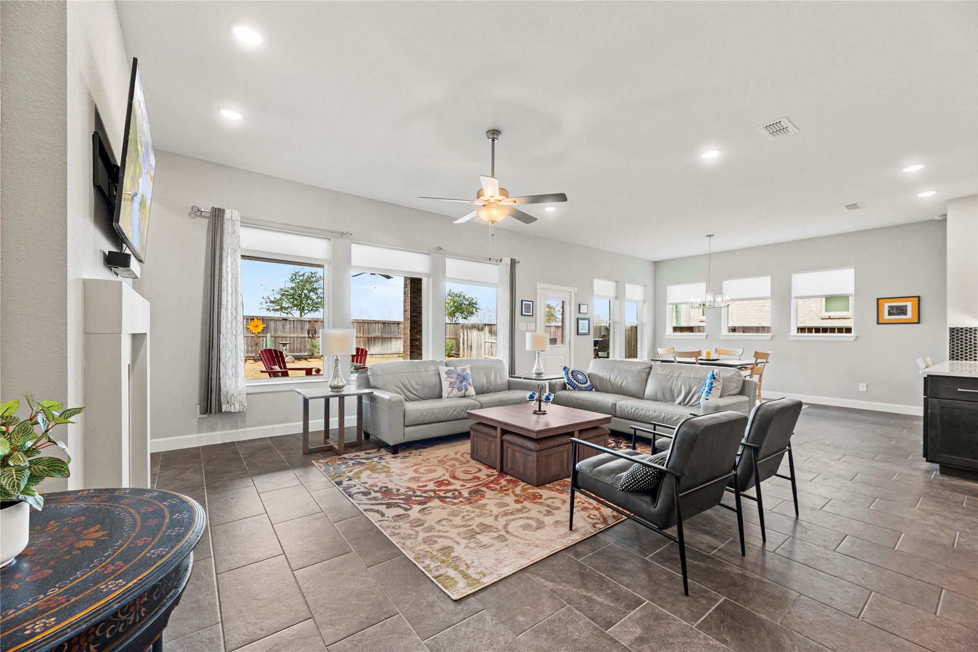 3127 Swift Way, Katy, TX 77493 Spacious open-plan living area with abundant natural light, featuring modern finishes and a seamless flow into the dining space.