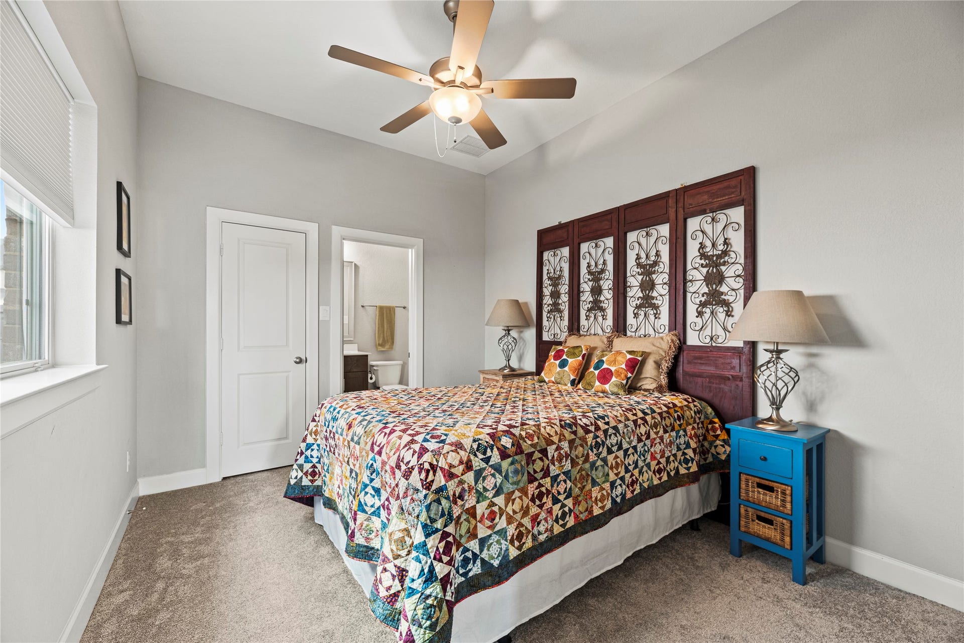3127 Swift Way, Katy, TX 77493 Charming third bedroom with a stylish ceiling fan, complemented by natural lighting and soft carpeting.