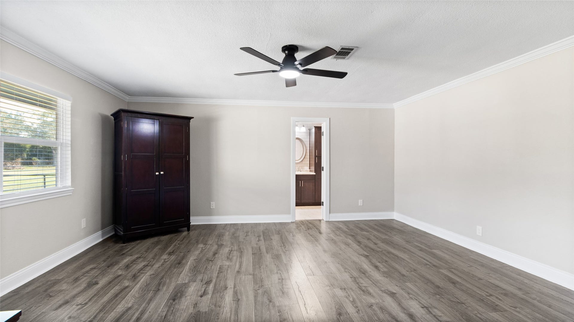 12335 2nd Street, Santa Fe, TX 77510 Primary bedroom with en-suite bathroom
