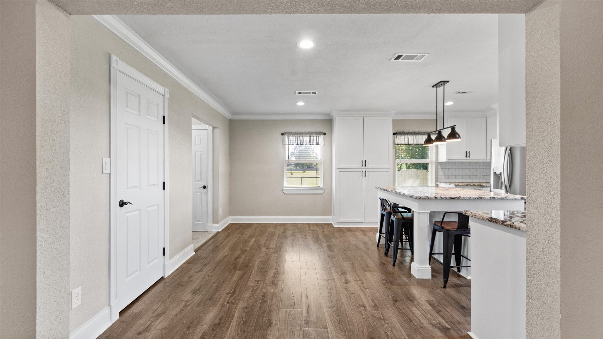 12335 2nd Street, Santa Fe, TX 77510 Breakfast area