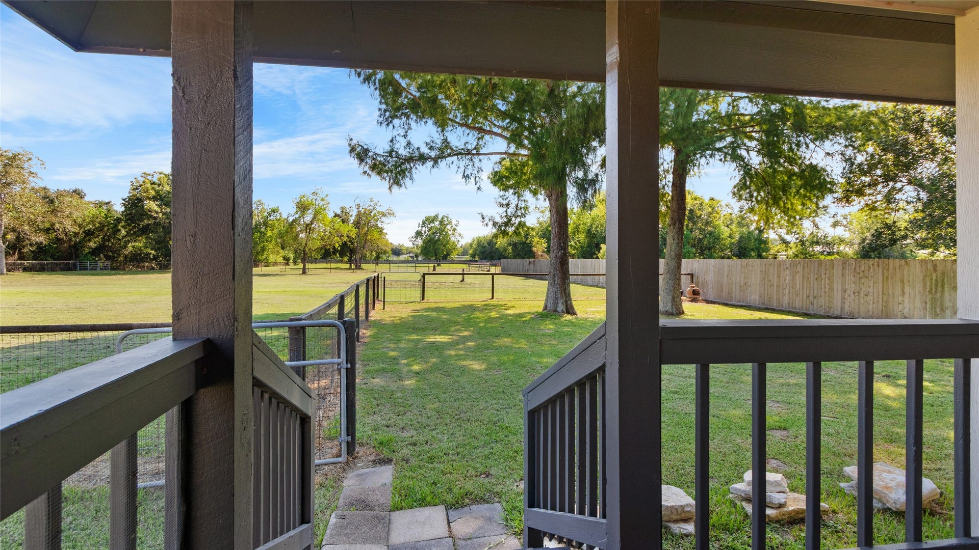 12335 2nd Street, Santa Fe, TX 77510 Covered deck to backyard
