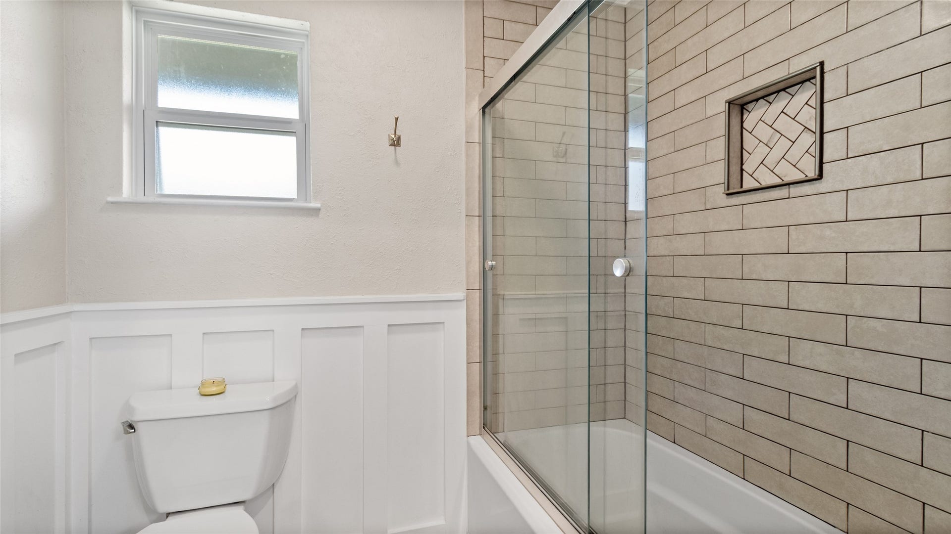 12335 2nd Street, Santa Fe, TX 77510 Primary bathroom with tub/shower combo