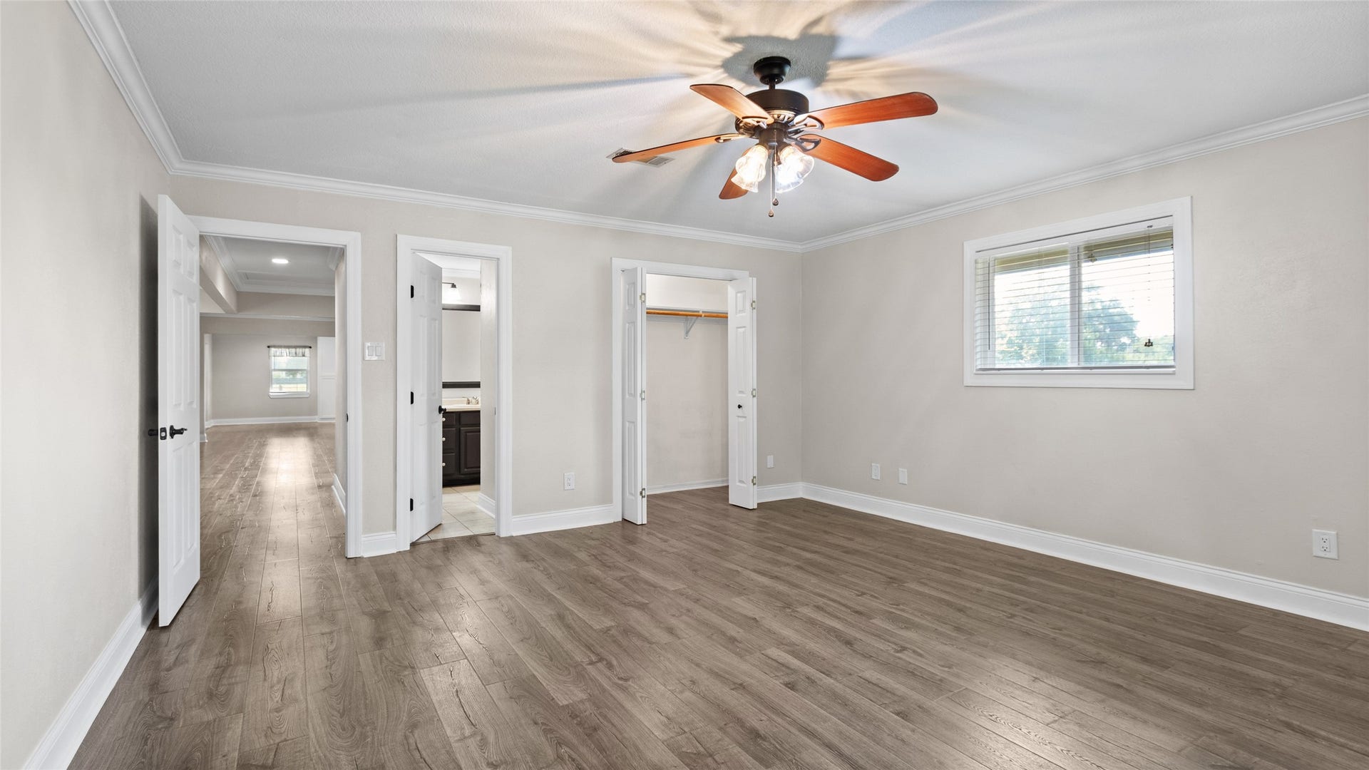 12335 2nd Street, Santa Fe, TX 77510 Second bedroom with en-suite bathroom