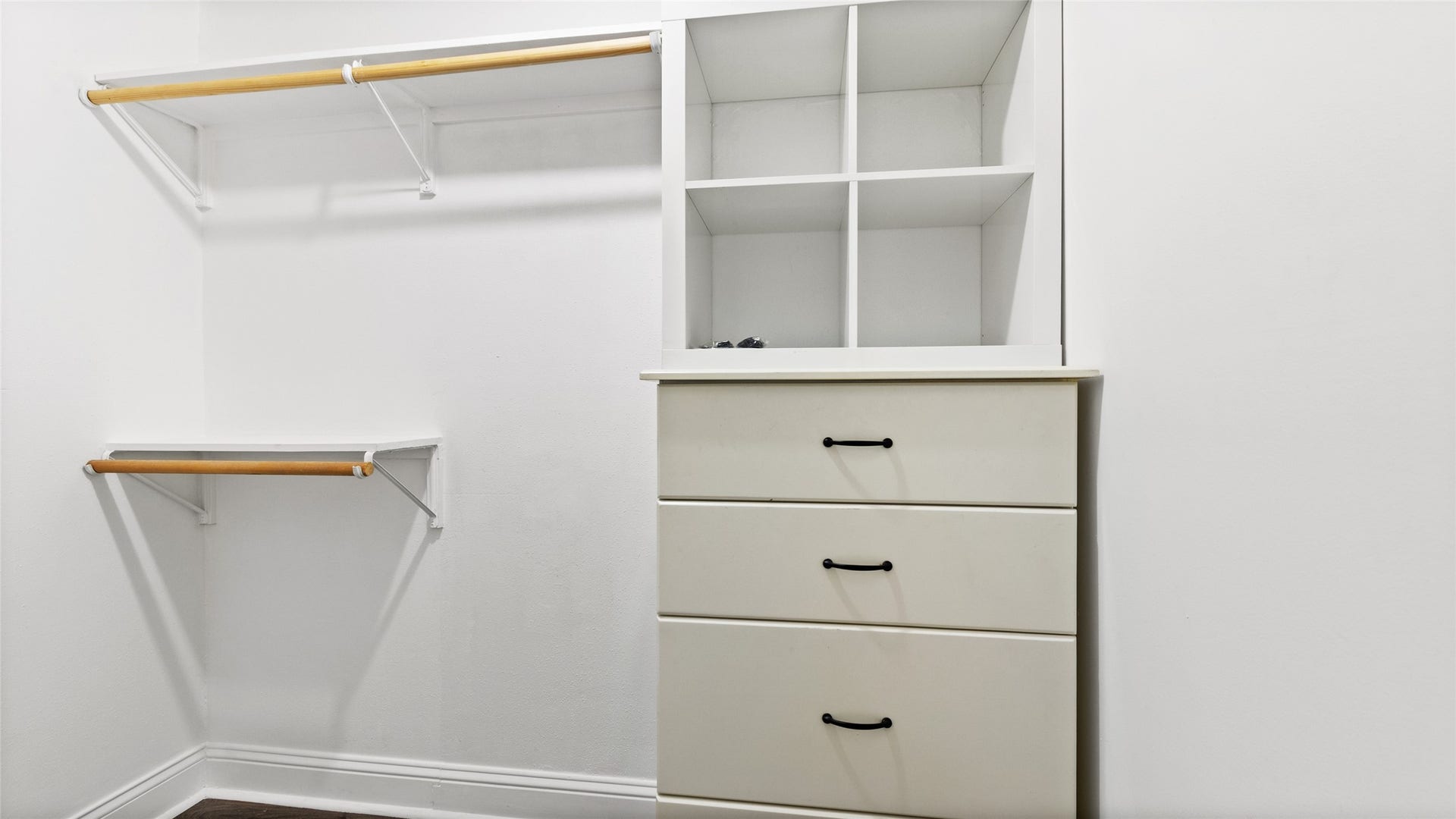 12335 2nd Street, Santa Fe, TX 77510 Primary walk-in closet