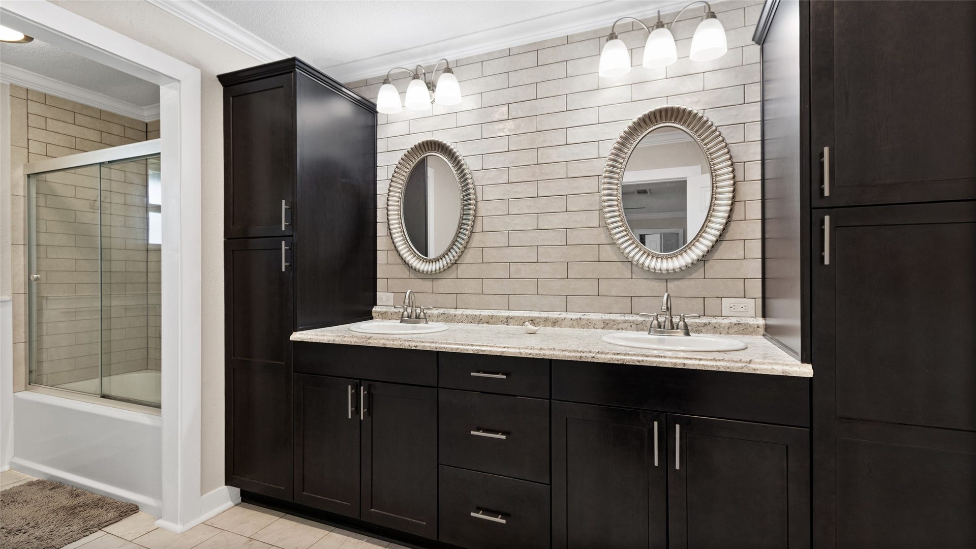 12335 2nd Street, Santa Fe, TX 77510 Primary bathroom with double vanities