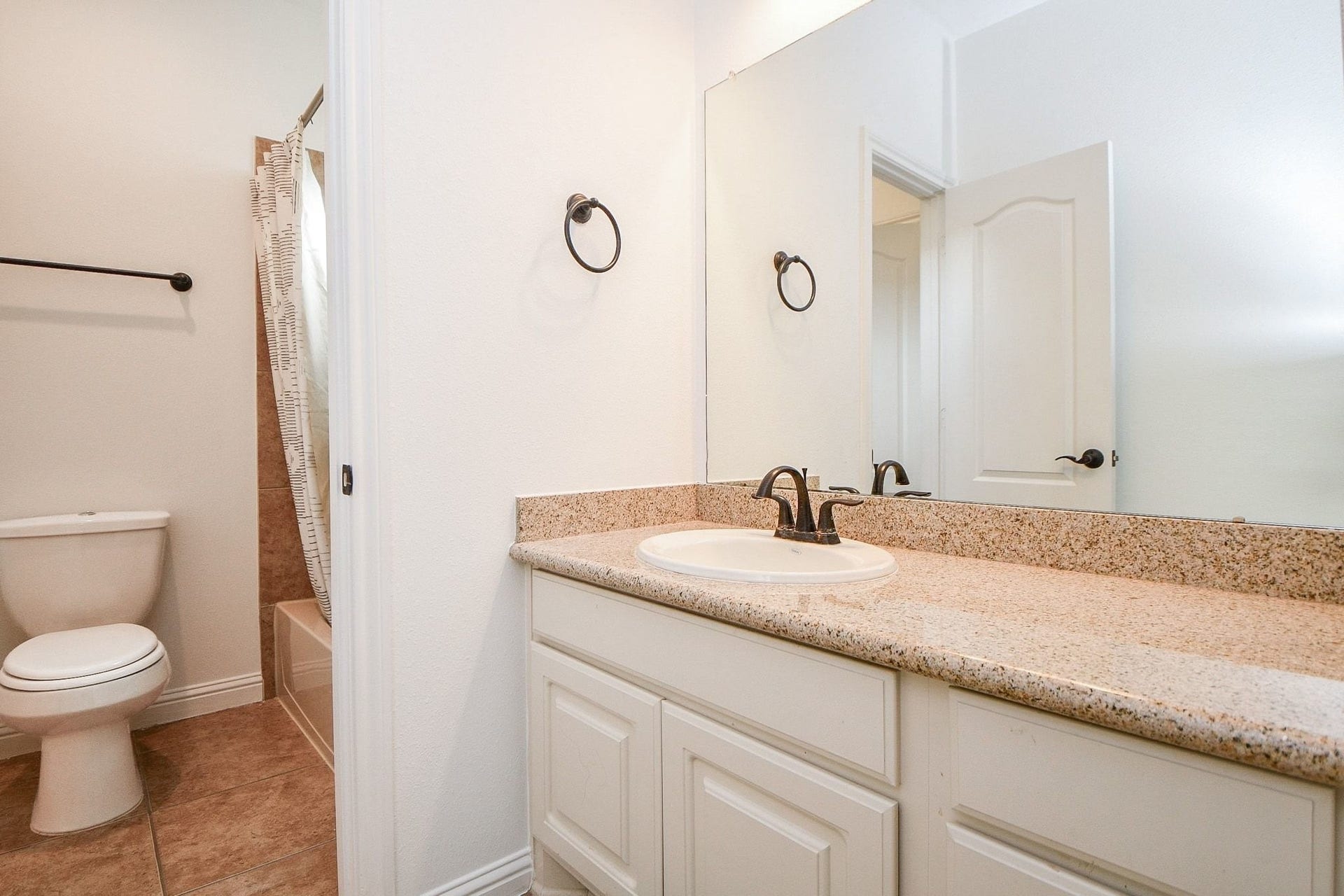 26727 Cedardale Pines Drive, Katy, TX 77494 Hollywood bath