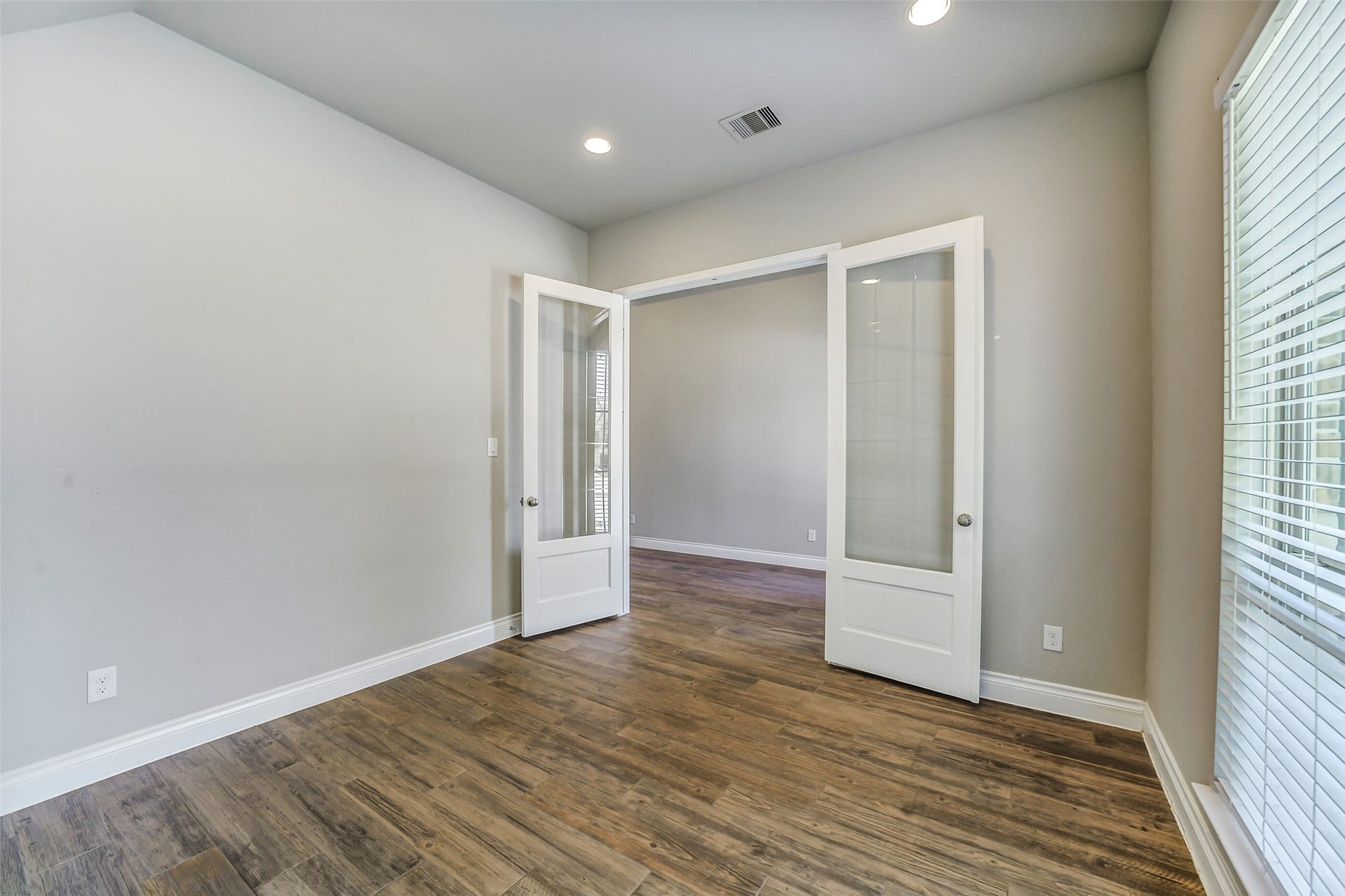 16818 Headwaters Forest Drive, Humble, TX 77346 Versatile front room with abundant natural light, soaring ceilings, and wood-look tile flooring, ideal as a home office, study, or flex space.
