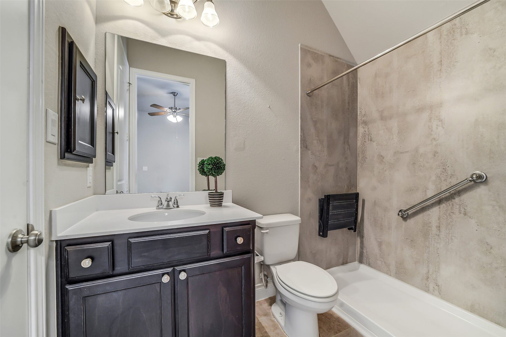 16818 Headwaters Forest Drive, Humble, TX 77346 Well-appointed full bath featuring a spacious vanity, tub/shower combination, and modern finishes.