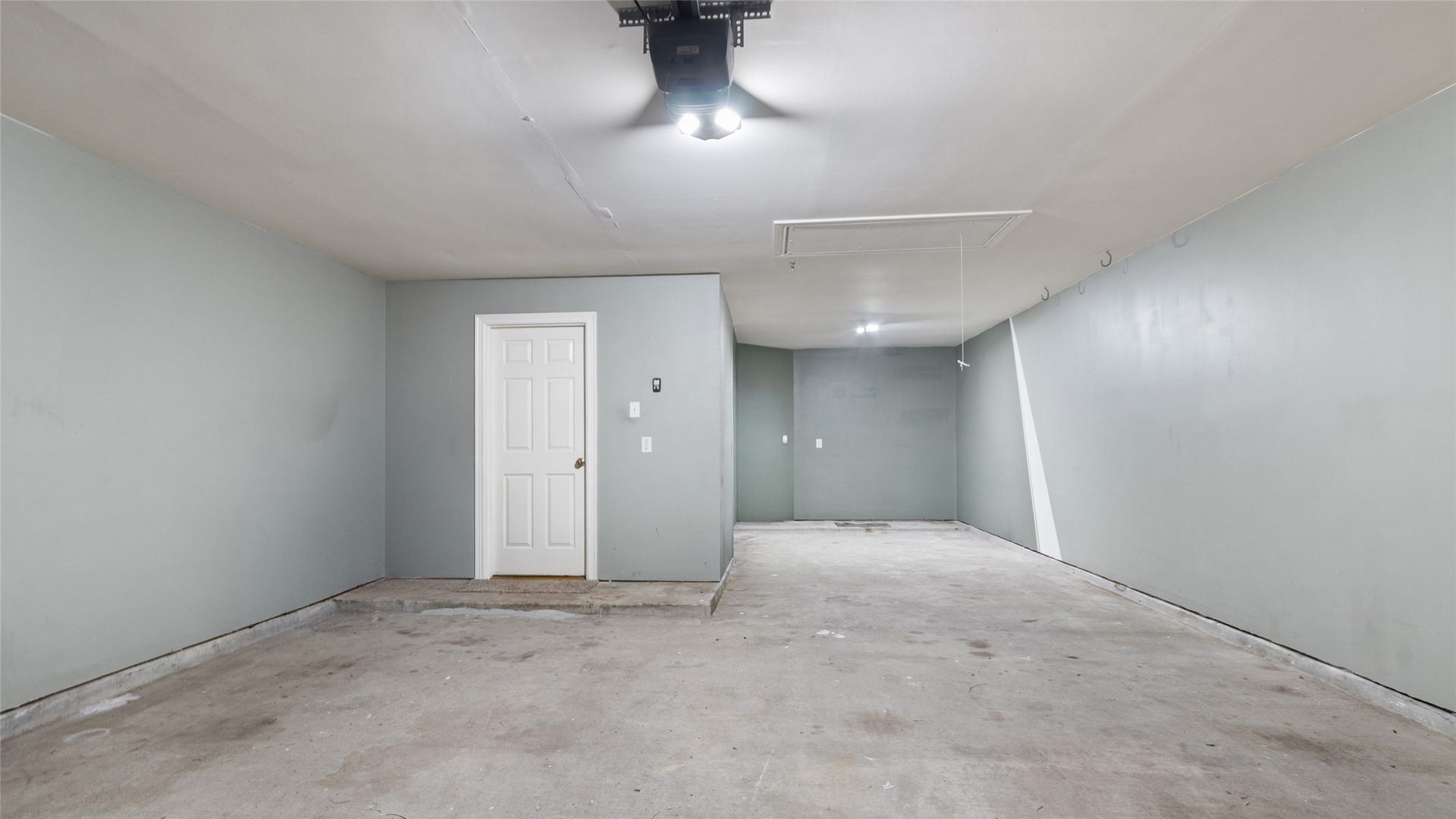 1170 Rustling Wind Lane, League City, TX 77573 3-car tandem garage!