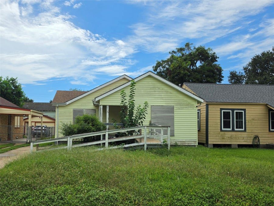 Property photo for 5011 Avenue N 1/2, Galveston, TX