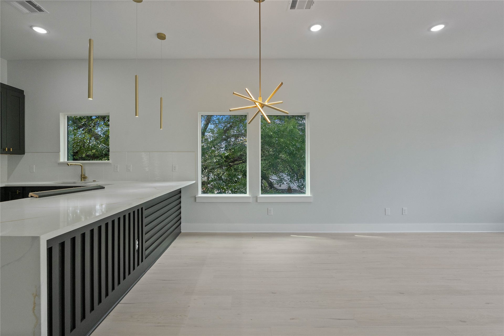 1216 Johnston Street, #A, Houston, TX 77022 Modern Finished throughout the Home.