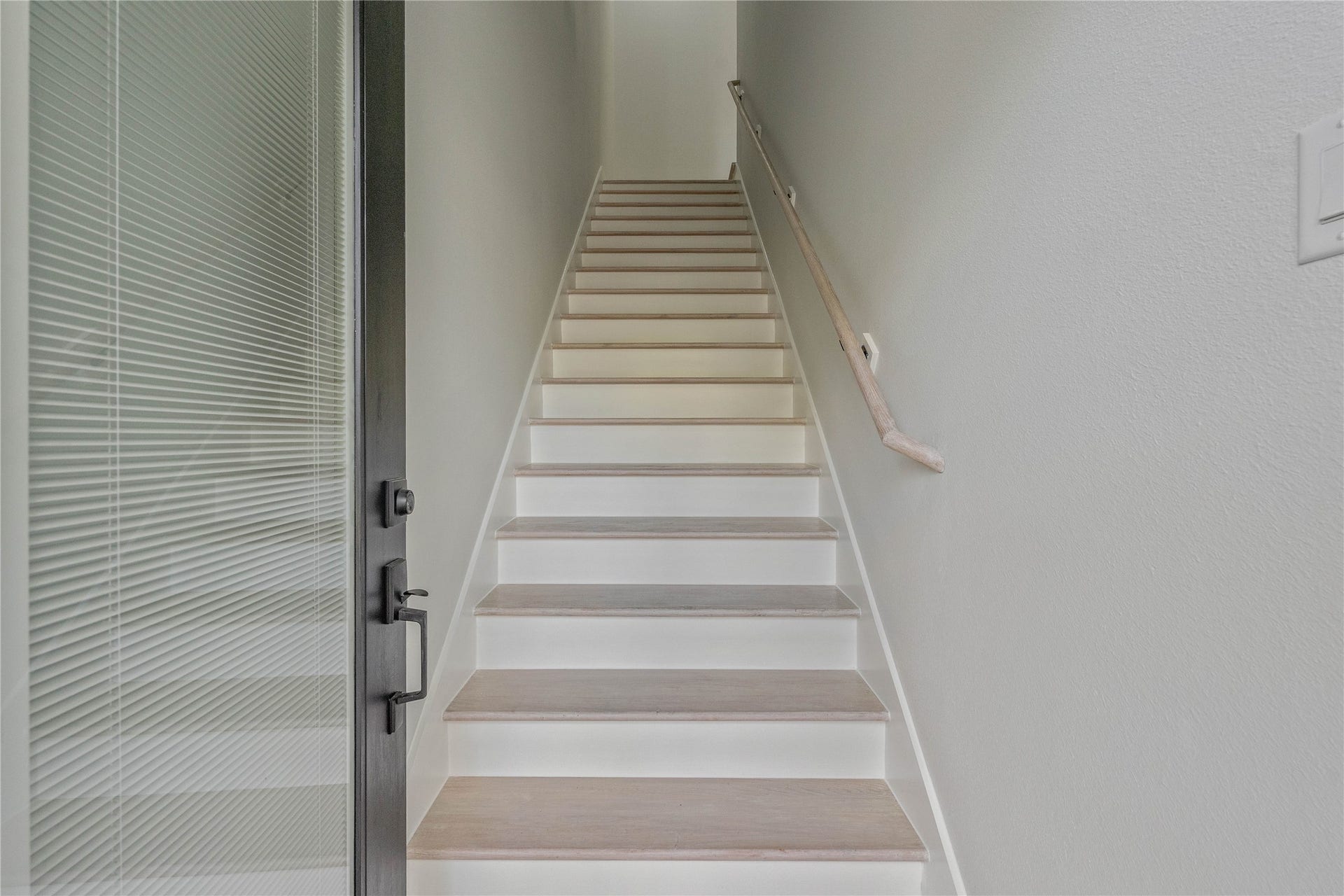 1216 Johnston Street, #A, Houston, TX 77022 Rental upstairs.