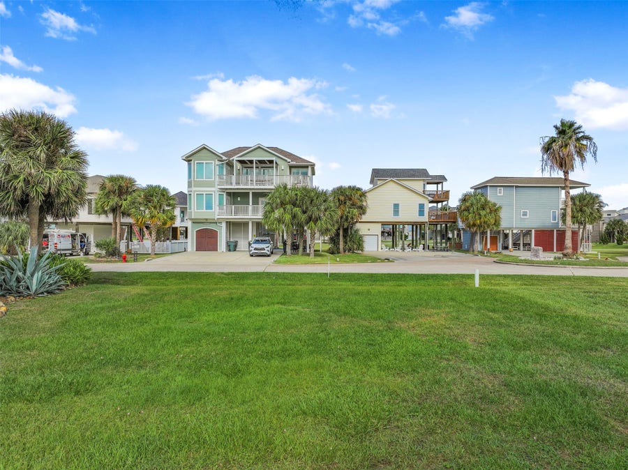 Property photo for 13952 Pirates Beach Boulevard, Galveston, TX