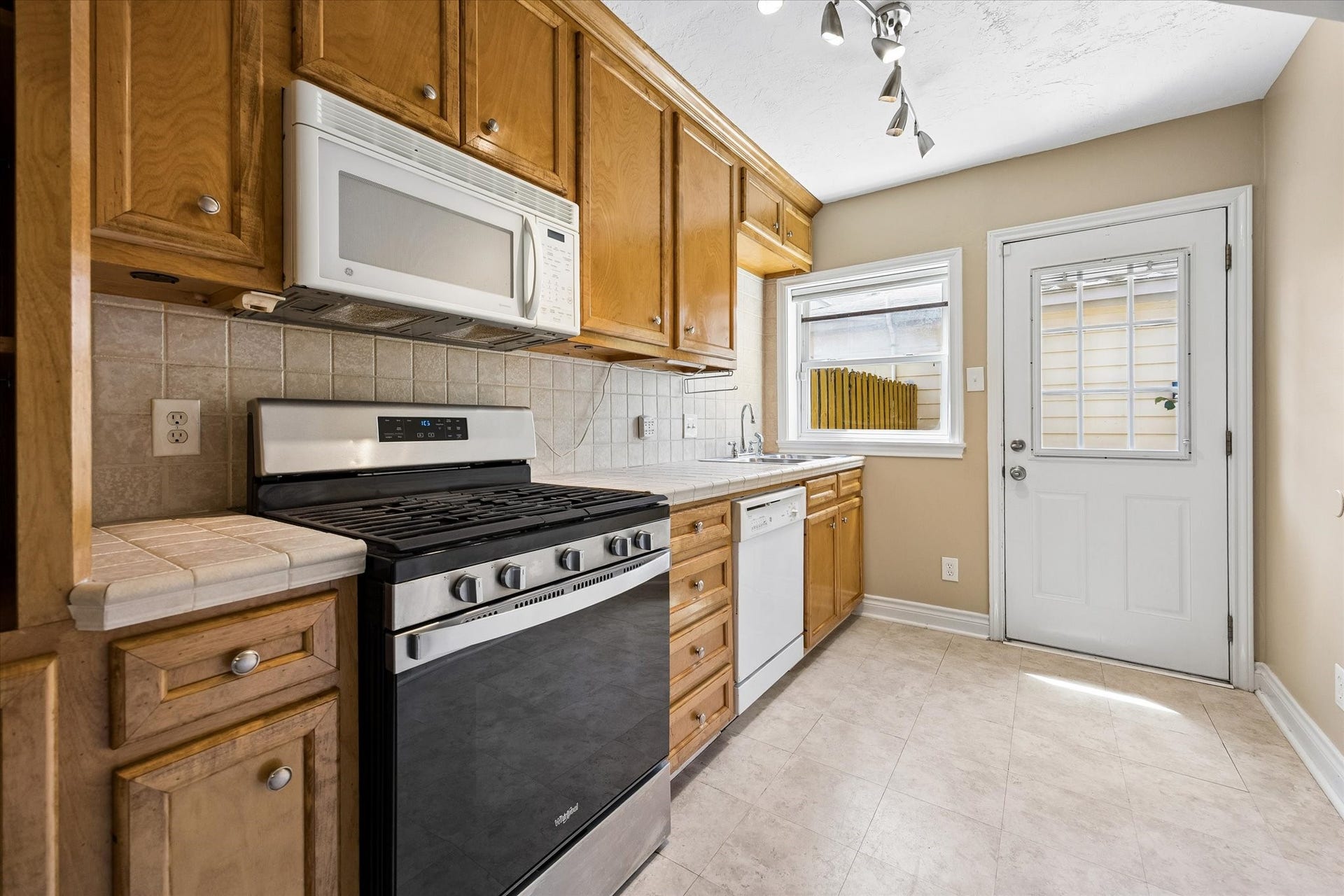 3309 Lawrence Street Unit 2 Street, #2, Houston, TX 77018 3309 Lawrence Street Unit 2 Street, #2, Houston, TX 77018