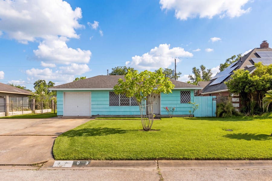 Property photo for 3703 Tanglebriar Drive, Pasadena, TX
