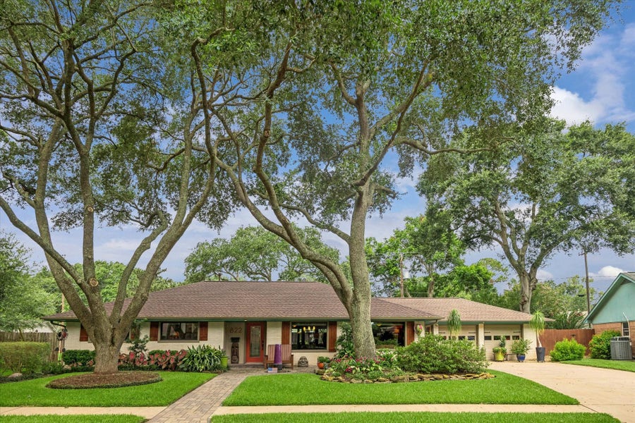 Property photo for 822 Venice Street, Sugar Land, TX