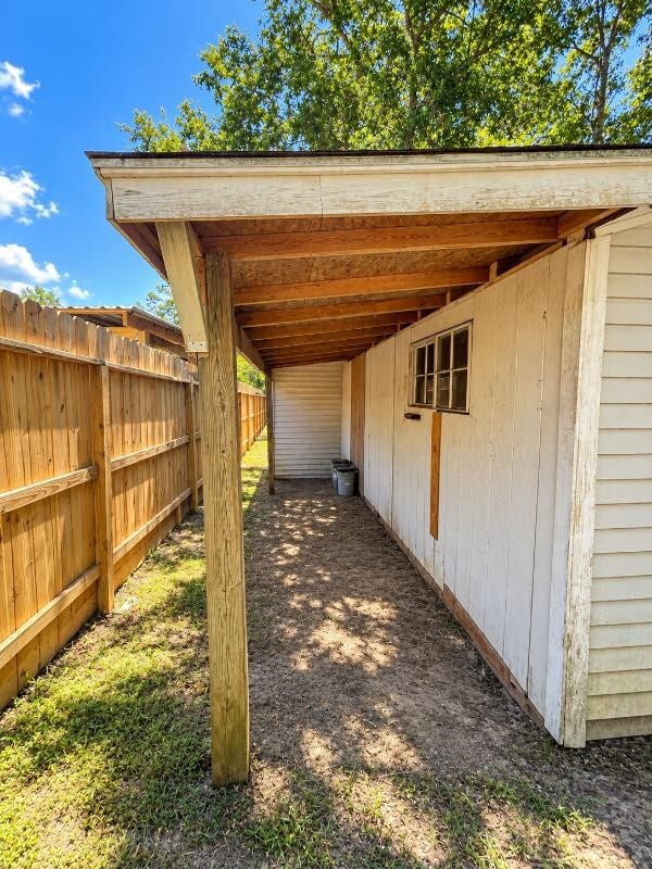 17602 Typhoon Way, Crosby, TX 77532