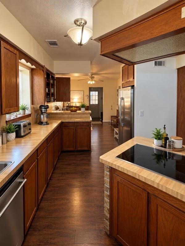 17602 Typhoon Way, Crosby, TX 77532