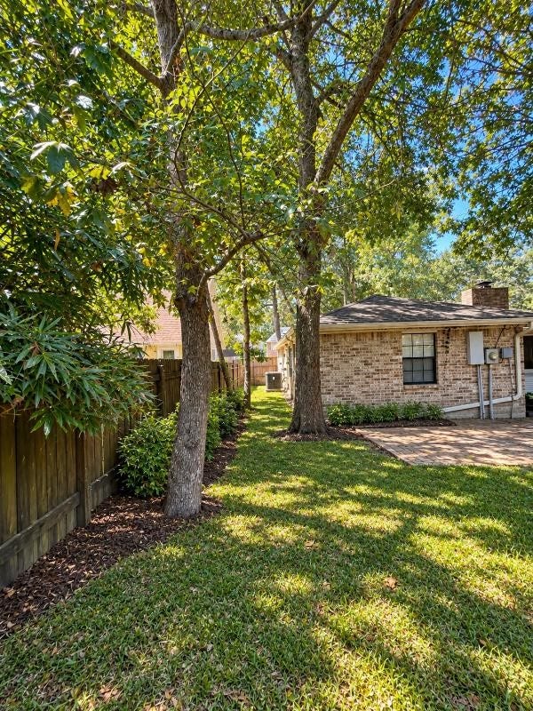 17602 Typhoon Way, Crosby, TX 77532