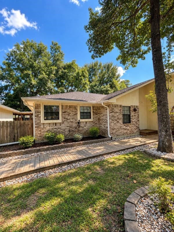 17602 Typhoon Way, Crosby, TX 77532
