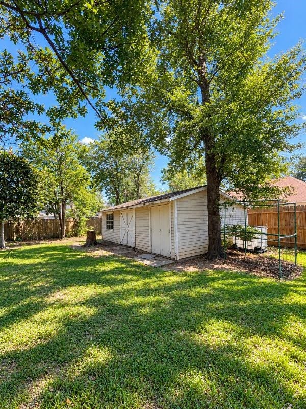 17602 Typhoon Way, Crosby, TX 77532