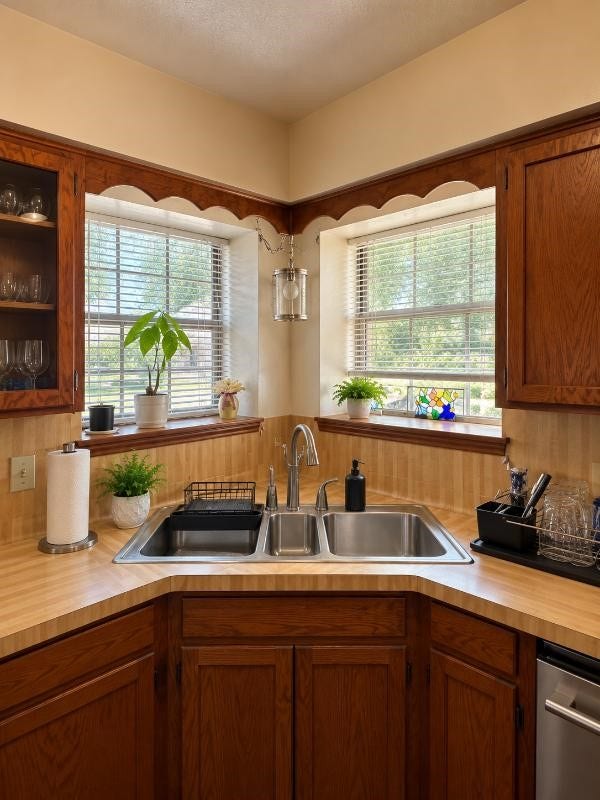 17602 Typhoon Way, Crosby, TX 77532