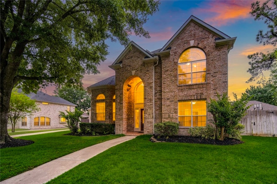 Property photo for 18 Arbor Bend Drive, Houston, TX
