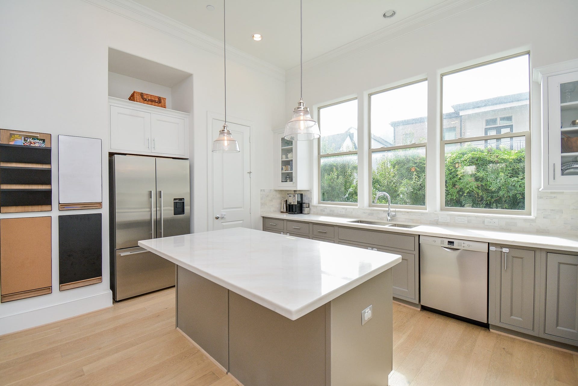615 Nagle Street, Houston, TX 77003 Stainless steel appliances