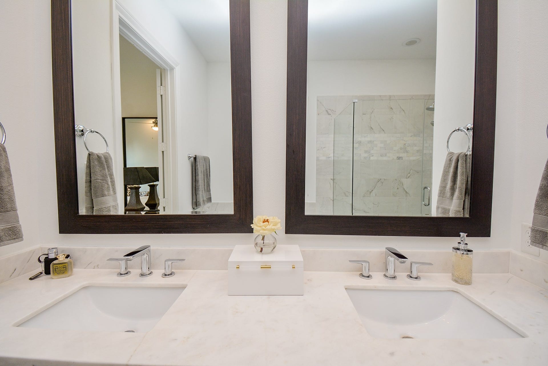 615 Nagle Street, Houston, TX 77003 Primary bath comes with double sinks