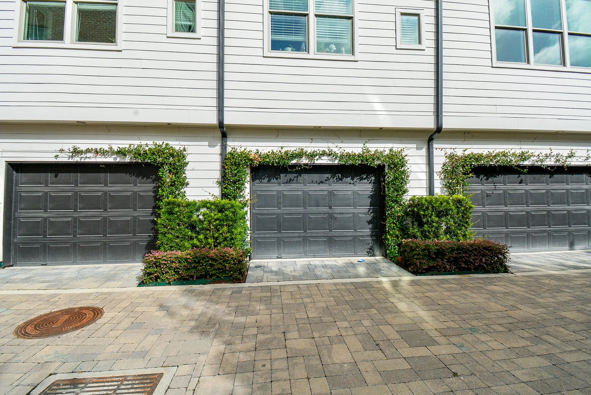 615 Nagle Street, Houston, TX 77003 2 car garage